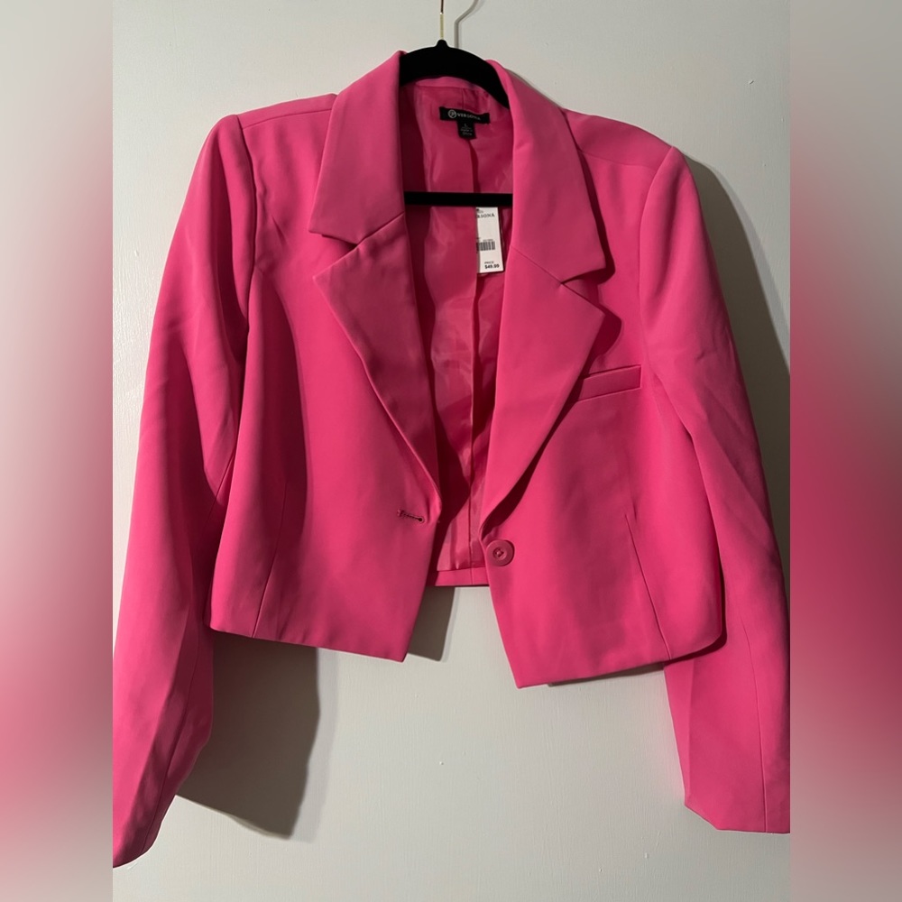Pink cropped blazer from Versona